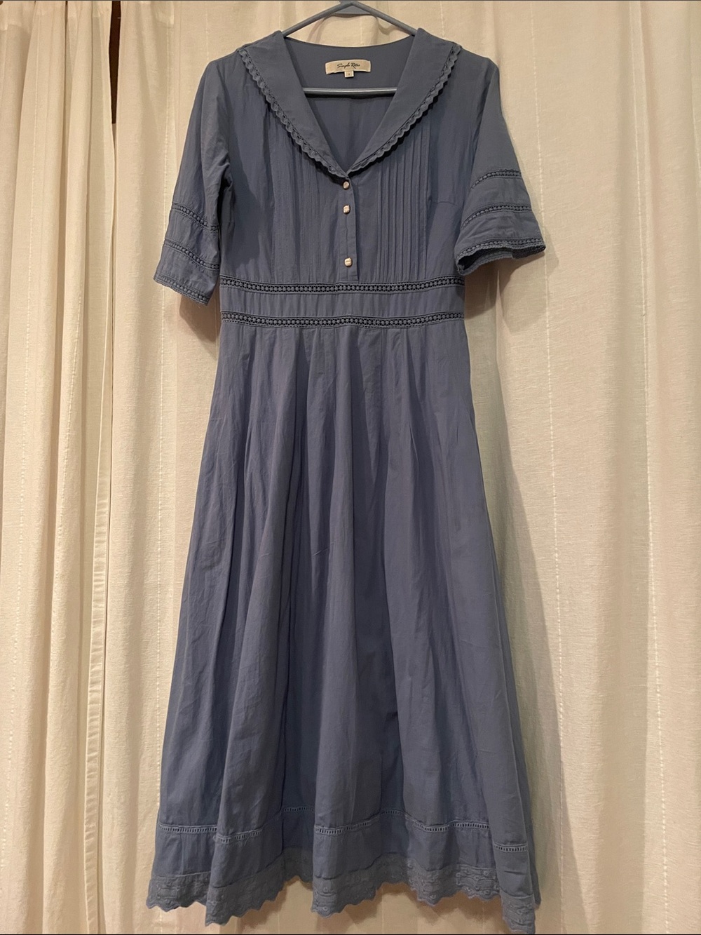 Vintage-Inspired Blue Long Sleeve Dress